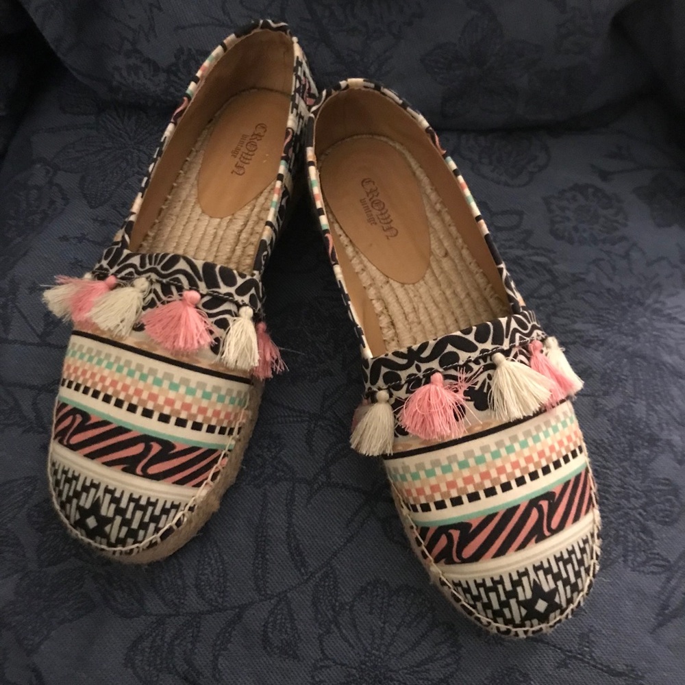 Festive CROWN VINTAGE loafers. Size 8M